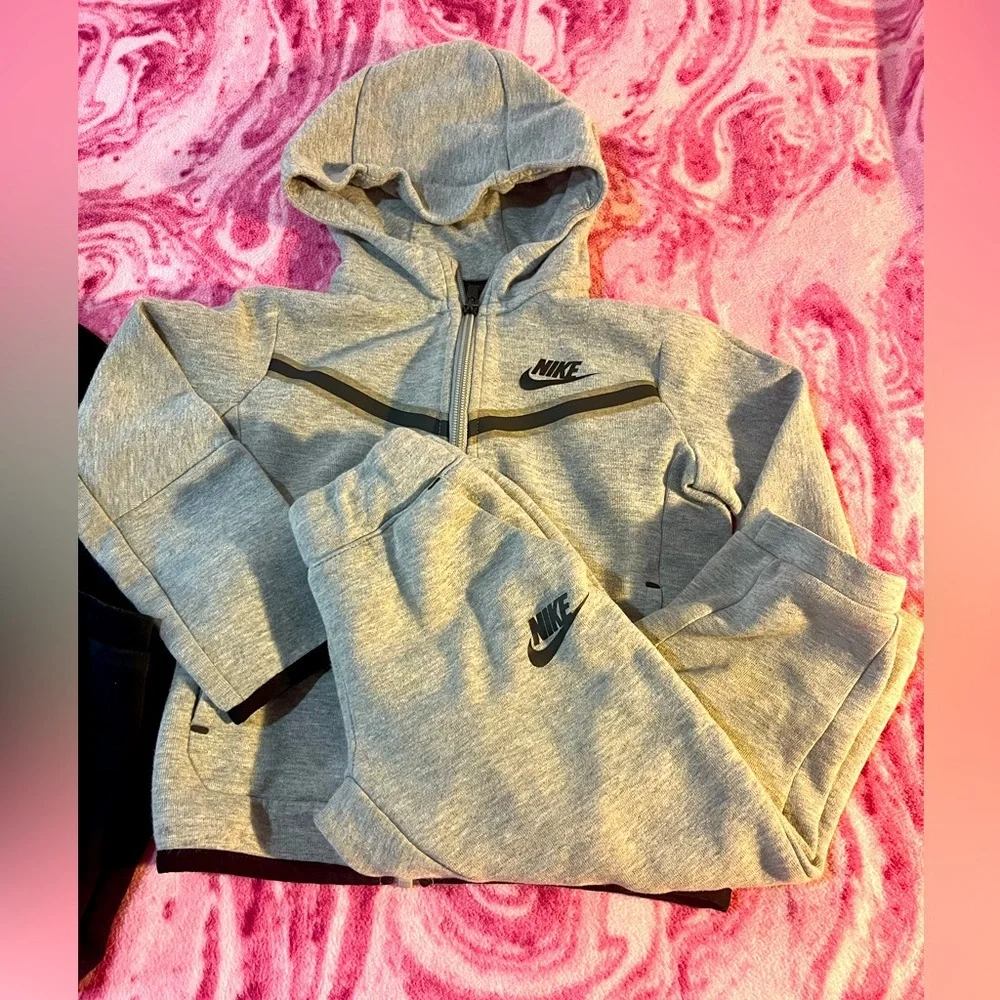 BUNDLE OF 2 Toddler Nike Tech Track Suits - Picture 4 of 7